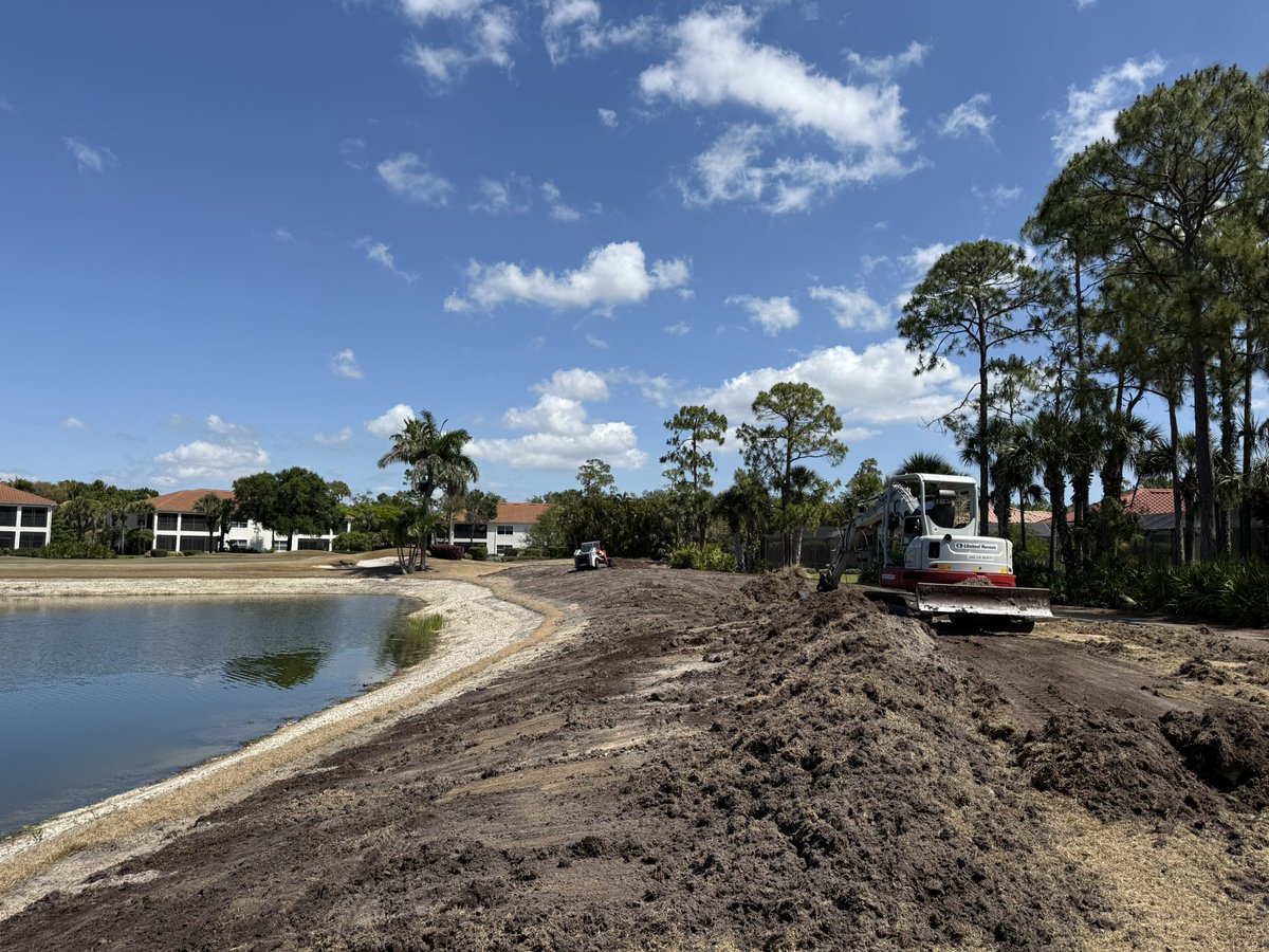 ATIGolfServices's tweet photo. Visari Renovation underway in Bonita Springs! Guys are working hard to get 2-7 prepped out . Looking good out here!

#ATIGOLFSERVICES 
#AERATIONTECH https://t.co/P8GtYKdP4s