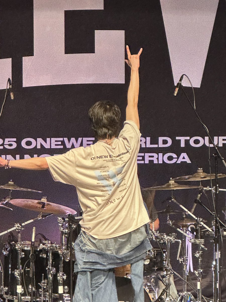 my pretty princess

#ONEWEinNYC 
#ONEWE_WORLDTOUR