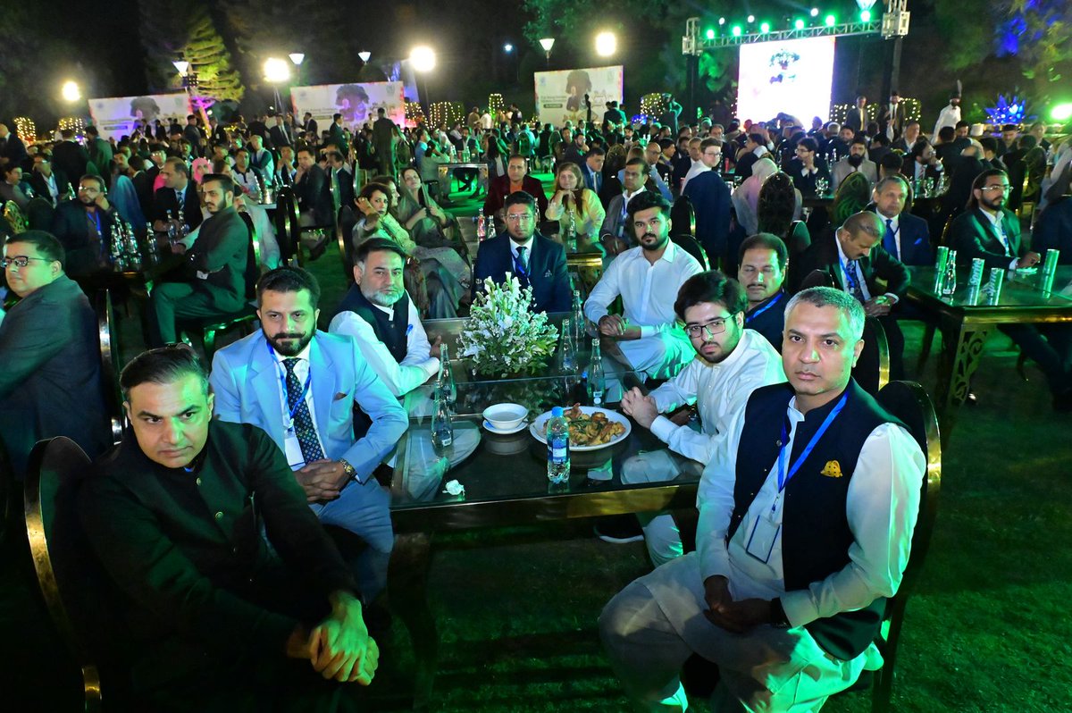 opf_pk's tweet image. 🇵🇰 وزیراعظم کا سمندر پار پاکستانیوں کے اعزاز میں عشائیہ 🇵🇰 #OverseasPakistanis #OPF #PMHouse #PakistanZindabad