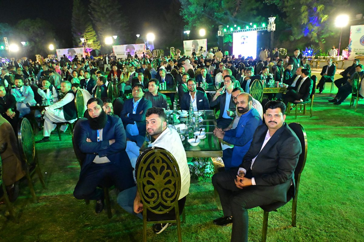 opf_pk's tweet image. 🇵🇰 وزیراعظم کا سمندر پار پاکستانیوں کے اعزاز میں عشائیہ 🇵🇰 #OverseasPakistanis #OPF #PMHouse #PakistanZindabad