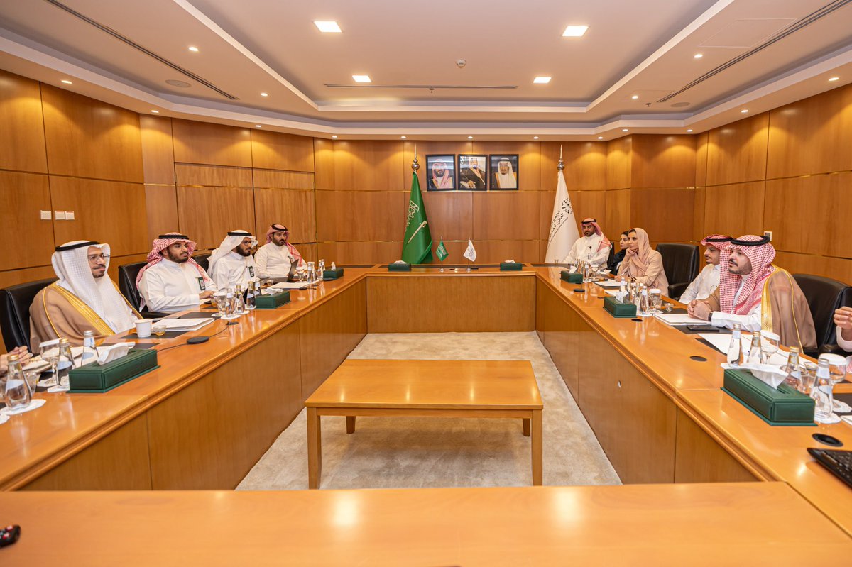 LPTC_CEO's tweet image. سعدت اليوم بلقاء الأمين العام لمجمع الملك سلمان العالمي للغة العربية، أ.د. عبدالله الوشمي، لبحث سبل التعاون وتطويرها وتعزيز المجالات الثقافية المشتركة بين #هيئة_الأدب_والنشر_والترجمة ومجمع الملك سلمان العالمي للغة العربية.