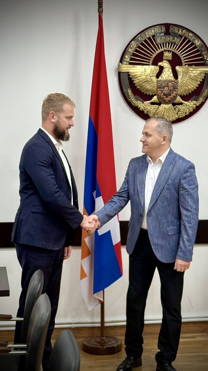 NicolasMetzdorf's tweet image. Très heureux d’être en #Arménie aujourd’hui. J’ai pu rencontrer le président du haut-karabakh en exil à #Erevan. L’Azerbaïdjan a procédé à une épuration ethnique des arméniens de cette région. La France ne doit rien laisser passer face à cette dictature qui déstabilise nos…