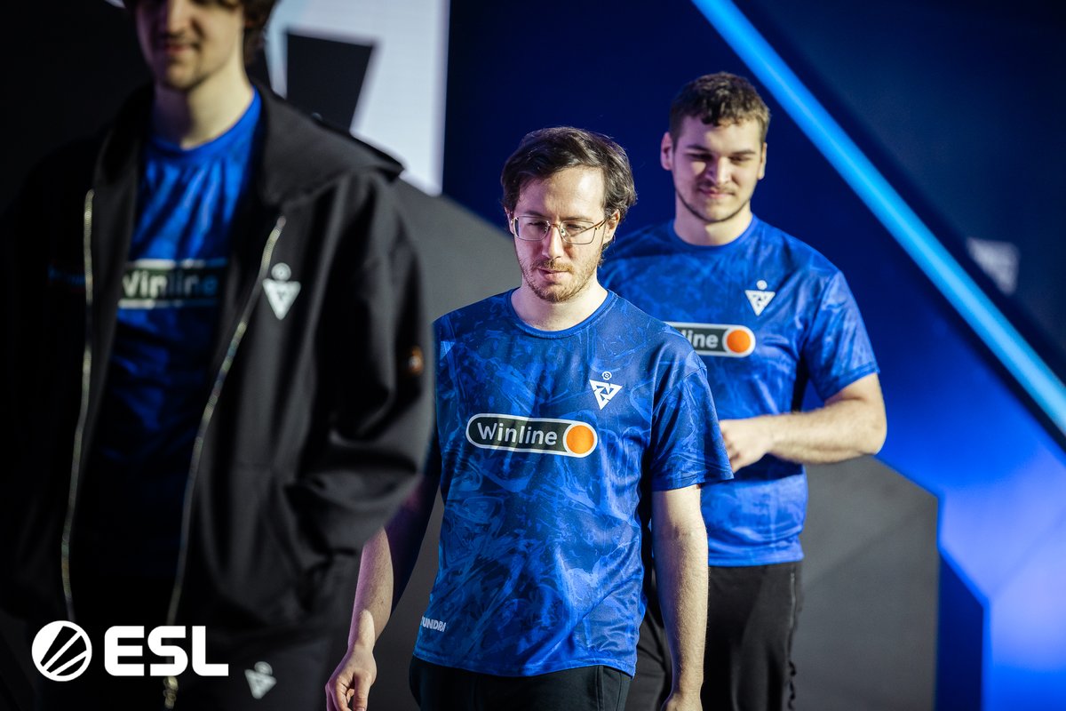 TundraEsports's tweet photo. Thankful to get on stage in front of a lovely passionate crowd again. 

We were left wanting more dotes so watch out for the weekend! 👊 https://t.co/T644Pou6pU