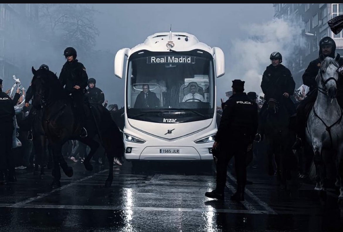 realmilgrauu's tweet photo. “Na Europa, a morte vem em forma de um ônibus.”

-autor desconhecido https://t.co/8pmq1uSjxg