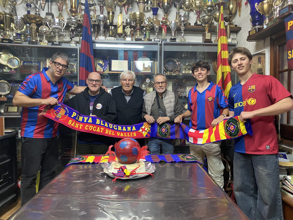 pbsantcugat's tweet photo. 👏 El @FCBarcelona_cat , a les semifinals de la Champions!

⚽ El primer equip masculí de futbol va perdre (3-1) ahir al camp del Borussia Dortmund, en la tornada dels quarts de final.

👏 Ho vam viure amb els amics de la @P_B_London !

👏 Moltes gràcies, pastisseria Sàbat! https://t.co/5LZuswYUru