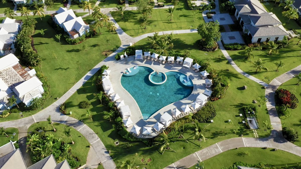 Vacation_Couple's tweet photo. This is the most underrated Sandals resort yet… and we’re showing you why! #SandalsSaintVincent @SandalsResorts 

🌴 https://t.co/4tYakBoQ4a https://t.co/aaX8ib8qlz