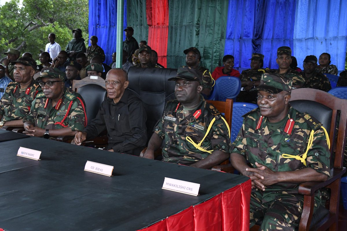JKTonlinetz's tweet photo. MKUU WA WILAYA YA KIBITI MHE. KANALI JOSEPH KOLOMBO AMEWAASA WAHITIMU MAFUNZO YA JKT KUJITOLEA OP MIAKA 60 YA MUUNGANO KIBITI JKT KUKIISHI KIAPO WALICHOAPA MBELE YAKE https://t.co/alt8D2GJaY