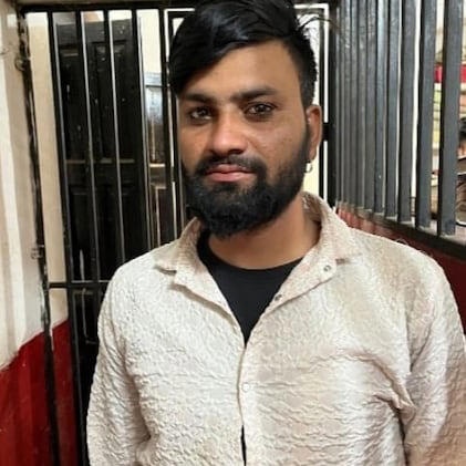 सवाल- कहां गए थे?
सास- बिहार

सवाल- अब क्या चाहती हैं?
सास- मैं दामाद के साथ ही रहना चाहती हूं।

सवाल- शादी कर ली है क्या?
सास- ऐसे ही चले गए थे।

सवाल- बिहार में कौन सी जगह गए थे?
सास- नेपाल गए थे।

सवाल- घर वाले बोल रहे हैं कि गहने लेकर फरार हो गई थी?
सास- नहीं, सिर्फ मंगलसूत्र