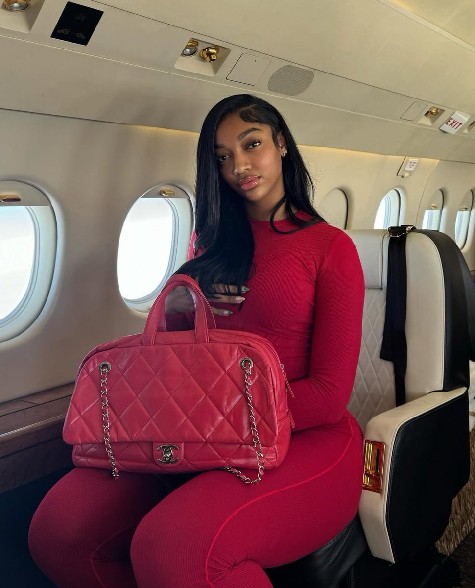 FearedBuck's tweet photo. WNBA star Angel Reese reveals she retired her mom and became a homeowner in the same year at just 22 years old 🔥

(via @poetikflakko) https://t.co/9WMSQrQ4uG