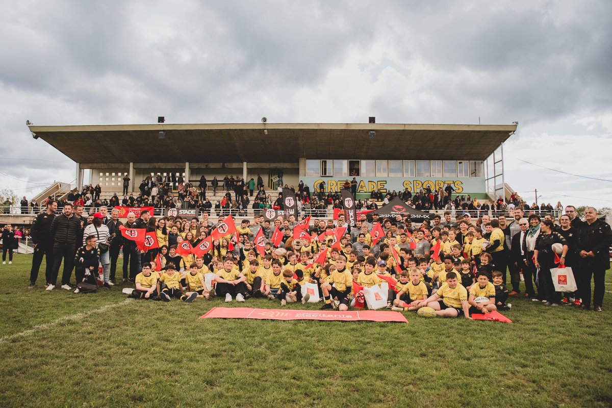 Stade Toulousain (@stadetoulousain) on Twitter photo Explosion de sourires à Grenade 😁
Merci à la région <a href="/Occitanie/">Région Occitanie</a> et au club de Grenade pour ce dernier entraînement délocalisé 👋 Explosion de sourires à Grenade 😁
Merci à la région <a href="/Occitanie/">Région Occitanie</a> et au club de Grenade pour ce dernier entraînement délocalisé 👋
