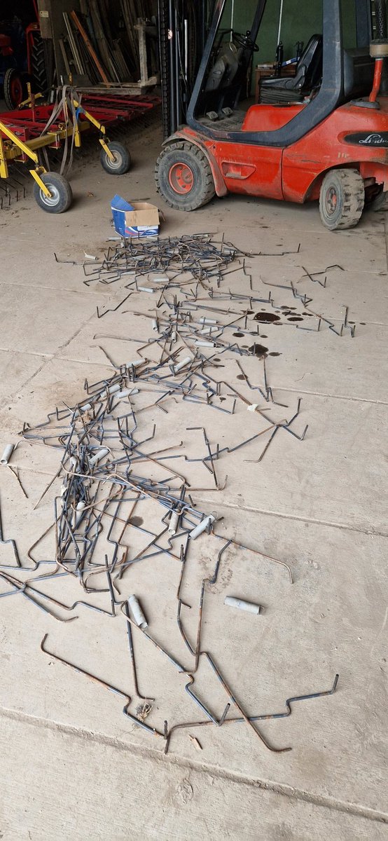 M'n eerste investering als bioboer was een 12 meter Treffler (2e hands). Alleen de tanden moeten nog even vervangen worden.. 🧐

Gelukkig hebben we hem volgende week pas nodig en kwam ik er afgelopen maanden écht niet aan toe 🙈