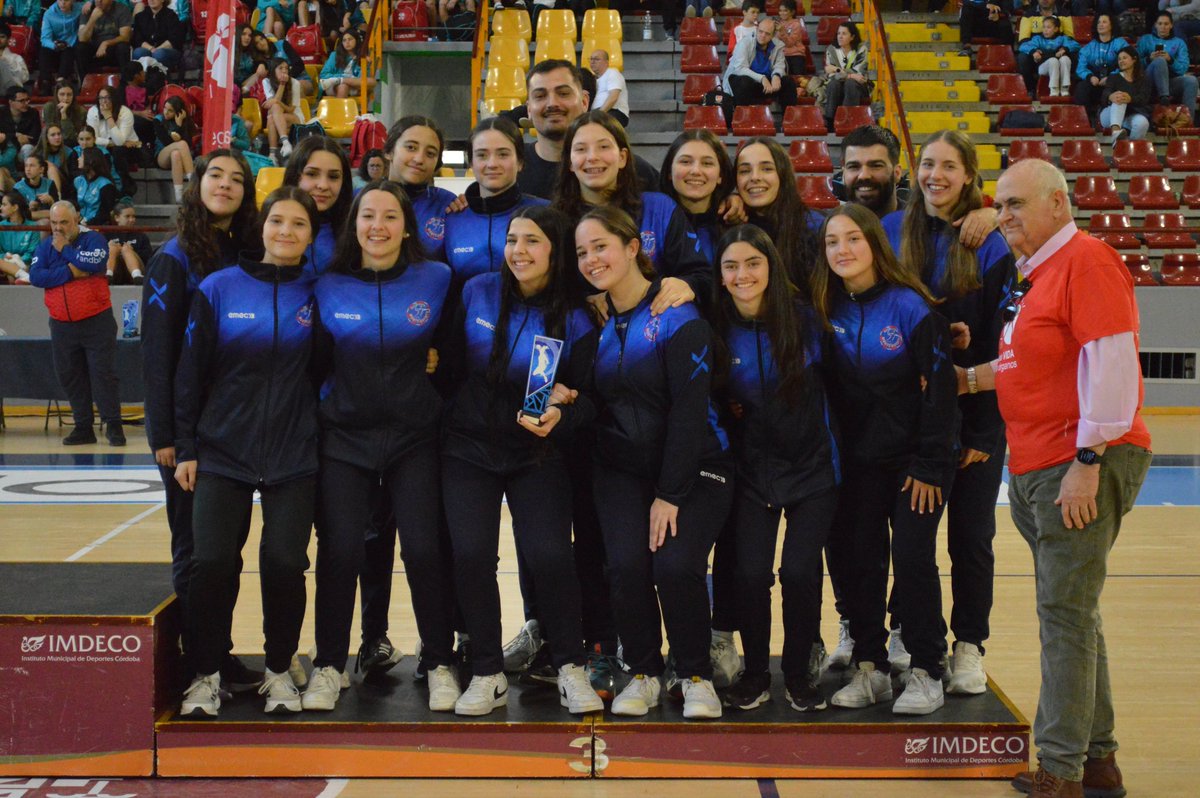🏆 Cadete Femenino
🥇 @bmpMarianistas 
🥈 <a href="/BMGranollers/">BM Granollers</a> 
🥉 <a href="/BMMontequinto/">Helvetia Montequinto</a>