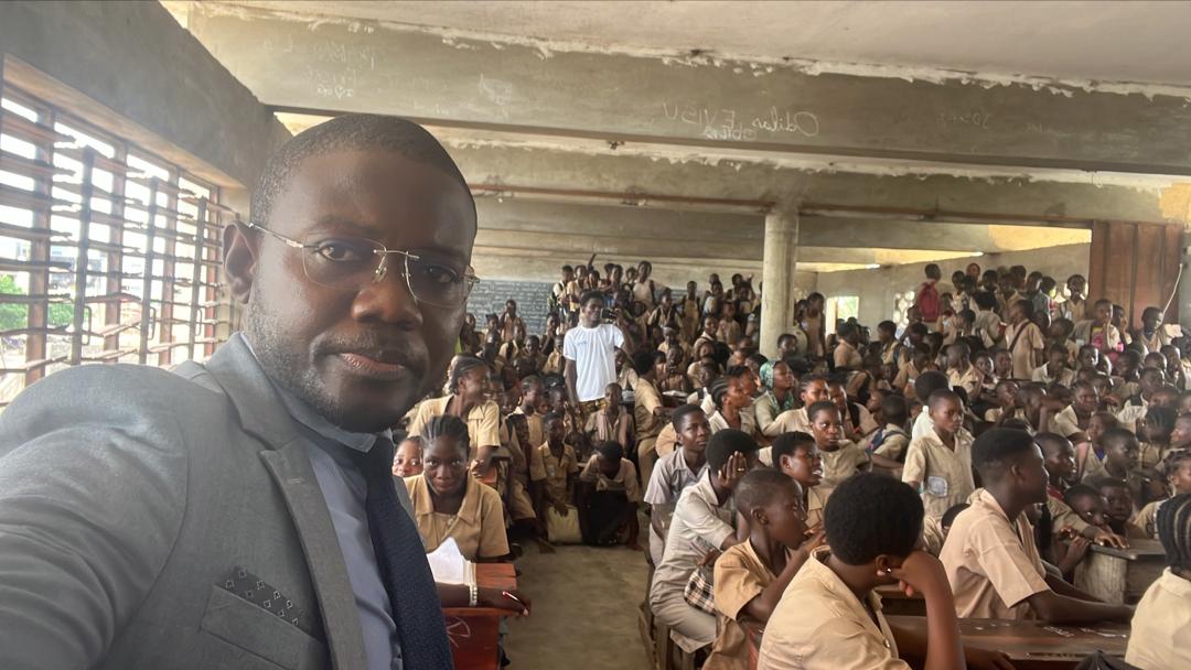 CodjoHermann's tweet photo. Un grand merci à la JCI Sèmè-Podji Passion et à l'#ASIN ! J'ai eu l'honneur de parrainer l'activité "Je protège ma vie privée" au CEG AGBLANGANDAN. Nous avons sensibilisé les élèves au #cyberharcèlement, à la #cybersécurité, et à l'utilisation responsable du numérique. Join JCI ! https://t.co/uusiHyiHtR