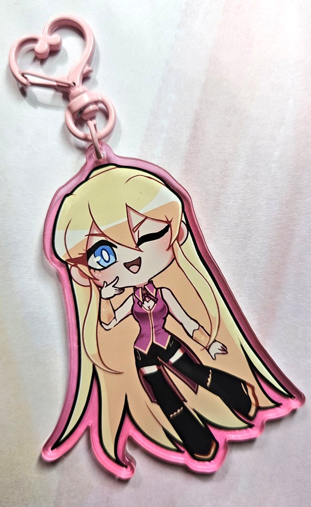 made some keychains of my ocs 🥺 (they're huge)