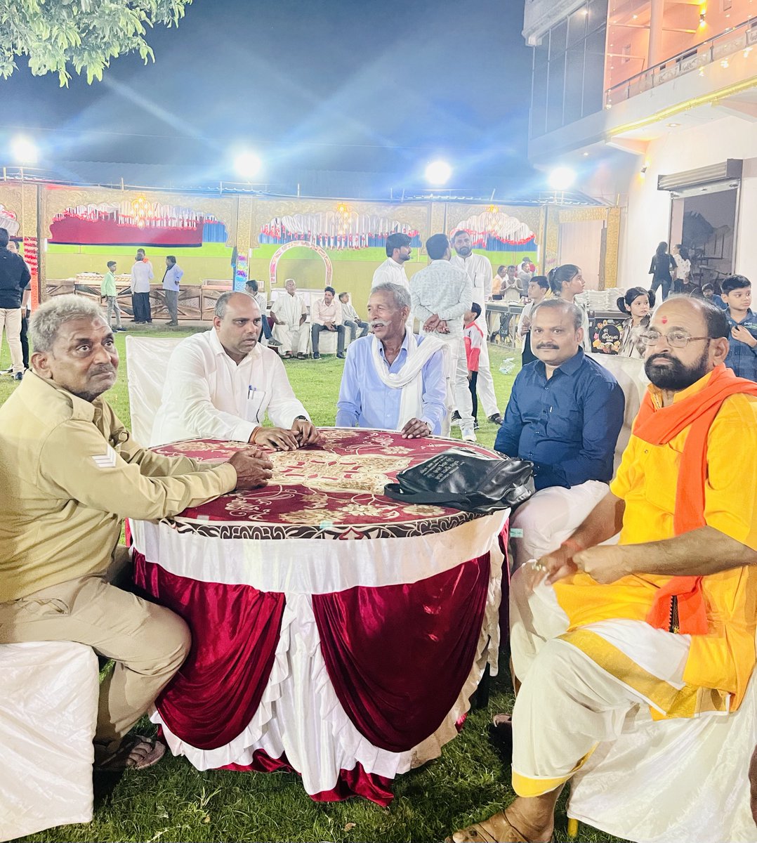 surendraKsp4bjp's tweet photo. ग्राम पंचायत रामपुर समाजसेवी पण्डित प्रेमदत्त त्रिवेदी जी के हृदयकाणिका शिवानी परिणय सचिन तिवारी के वैवाहिक समारोह मंगलम् गेस्ट हाउस विजयनगर खागा में शामिल होकर परिजनों को अपनी शुभकामनाएँ प्रेषित की। https://t.co/Y2dGTBaCFL