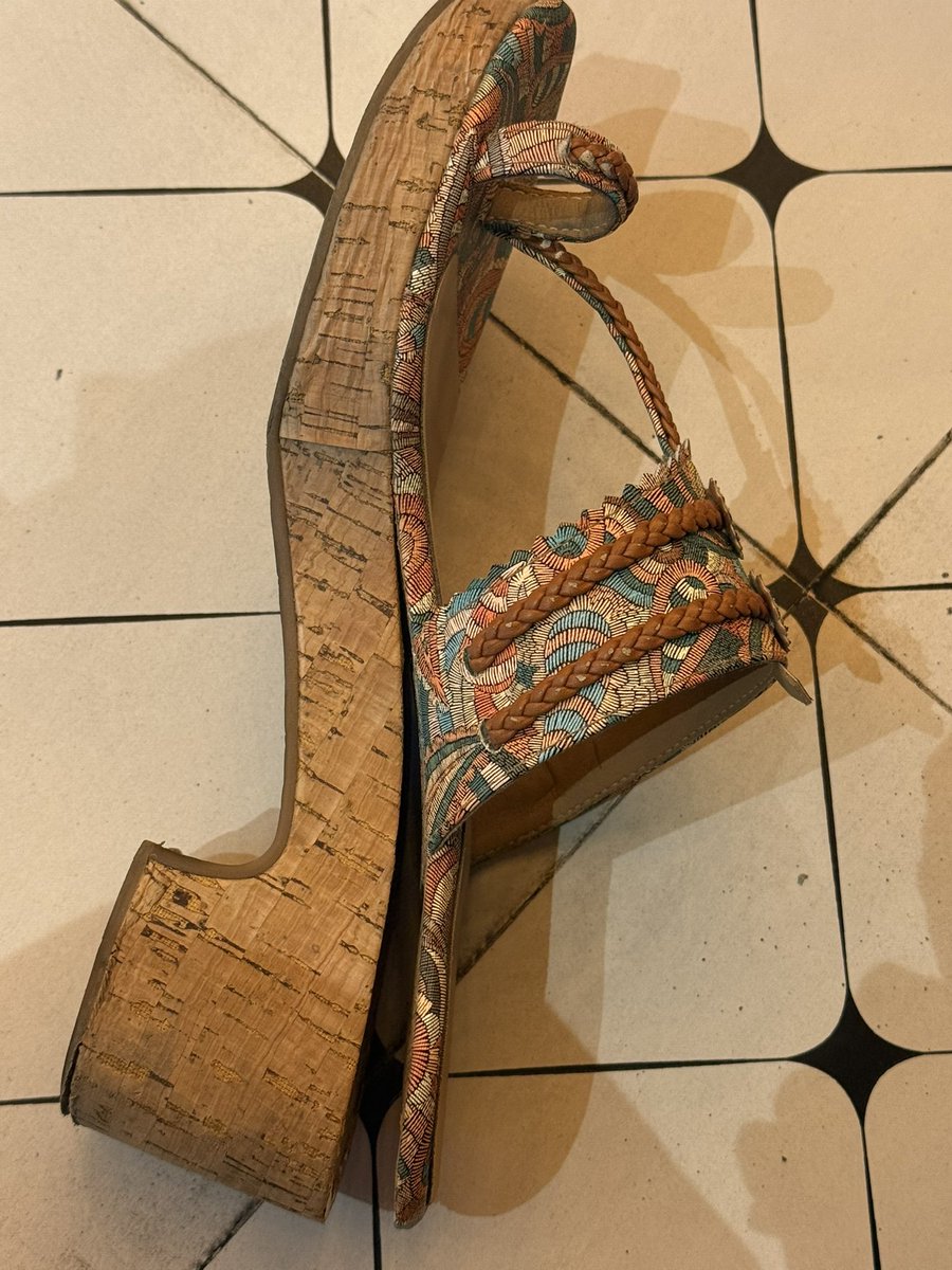 drowsydps's tweet photo. @metroshoes  I bought these sandals just a month ago and the sole has already come off! I wore them regularly, but didn’t expect this poor quality from a trusted brand. Extremely disappointed. #MetroShoes #QualityIssues https://t.co/H94ZwGLGAB
