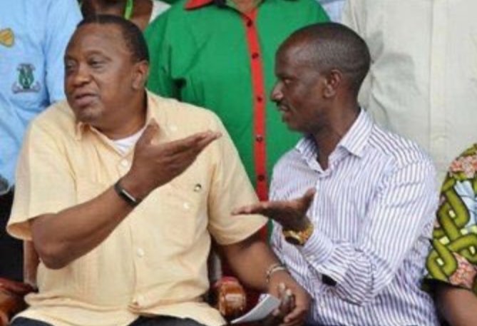 TalkLawRw's tweet photo. UMUGENZI: "Ibipimo byagaragaje ko #UBUKENE mu Rwanda bukomeje kugabanyuka"
MOTARI: "Ibihe bipimo?"
UMUGENZI: "Ntiwabonye raporo?"
MOTARI: "Oya, yashingiye kuki?"
UMUGENZI: "Utandenza ni hano"
(...)
MOTARI: "Ko utambwiye icyo byashingiyeho?"
UMUGENZI: "Genda batakwandikira" https://t.co/b1FyaI78sU