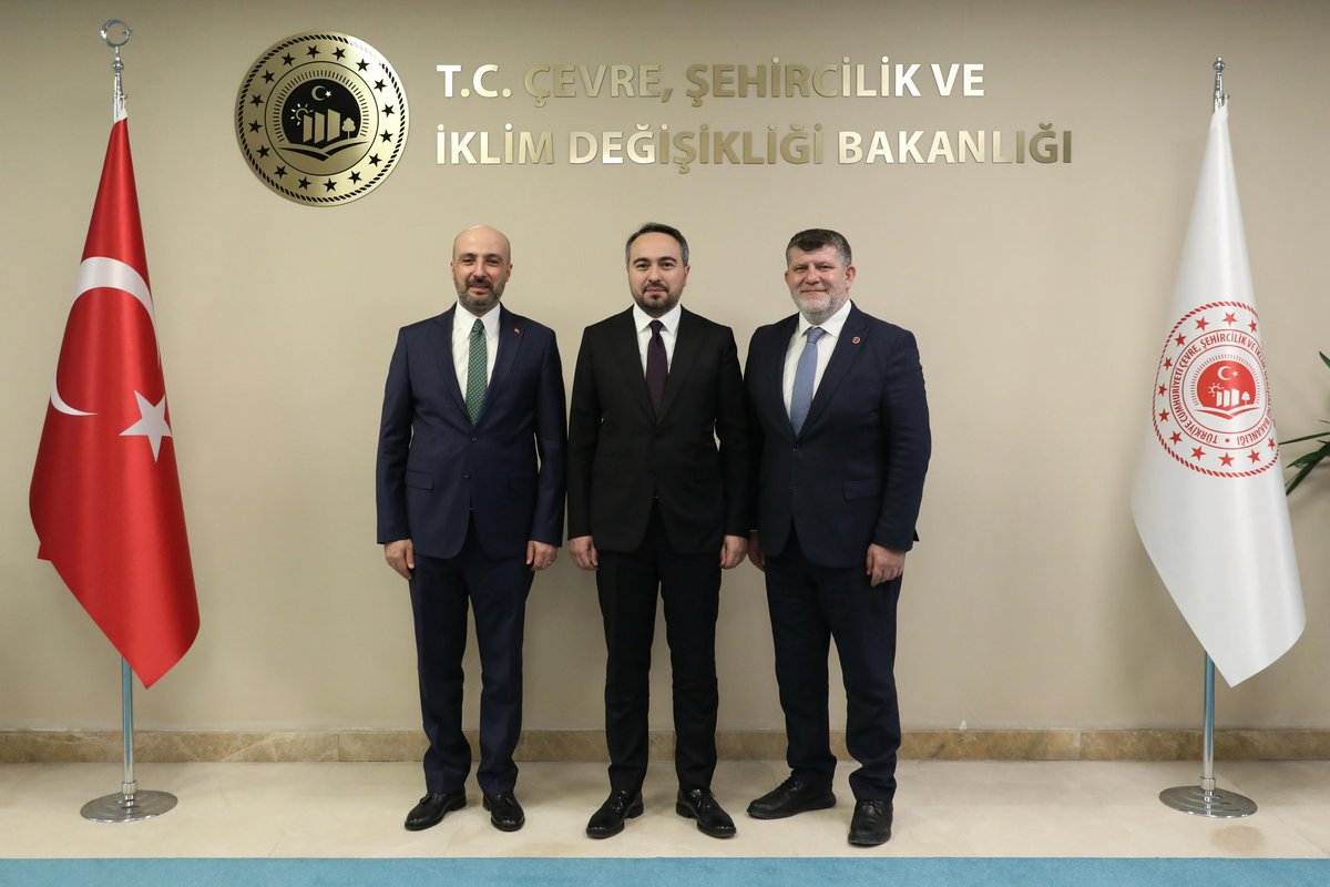 Etimesgut Grup Başkanvekilimiz <a href="/avugurcaglar/">Av&Arb Uğur Çağlar</a> ile birlikte Çevre ve Şehircilik Bakan Yardımcımız Burak Demiralp’i ziyaret ettik.

Sayın Bakanımıza ilgisi ve misafirperverliği için çok teşekkür ediyorum. 

<a href="/burakdemiralptr/">Burak Demiralp</a>