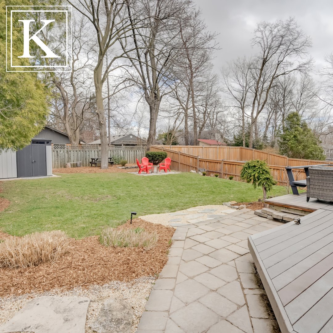 Just listed in coveted Ancaster—23 Lorne Ave offers the tranquility of cottage country with the ease of city living. Set on a rare oversized lot on a quiet cul-de-sac, this beautifully updated home features a finished basement with two additional bedrooms and a separate entrance.