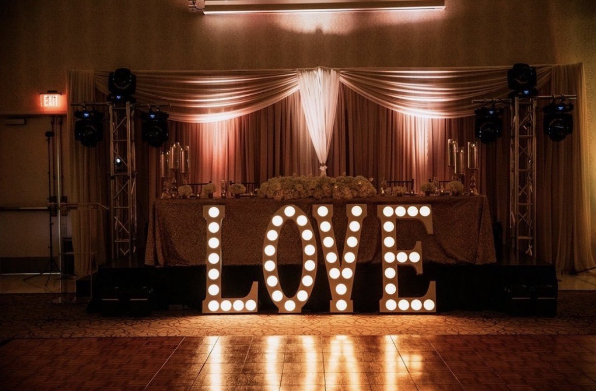 ipeclv's tweet photo. All the love this #WeddingWednesday ❣️ https://t.co/QnlvjOfze4