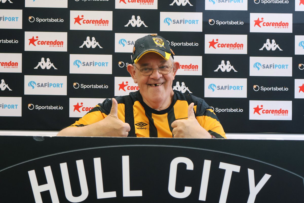 Yesterday, our Disability Walking Footballers enjoyed an exclusive tour of the <a href="/HullCity/">Hull City</a> Training Ground, exploring behind-the-scenes areas. 📹

The group watched first-team training and happily got photos and autographs with the players and staff afterwards. 🖊️

#hcafc