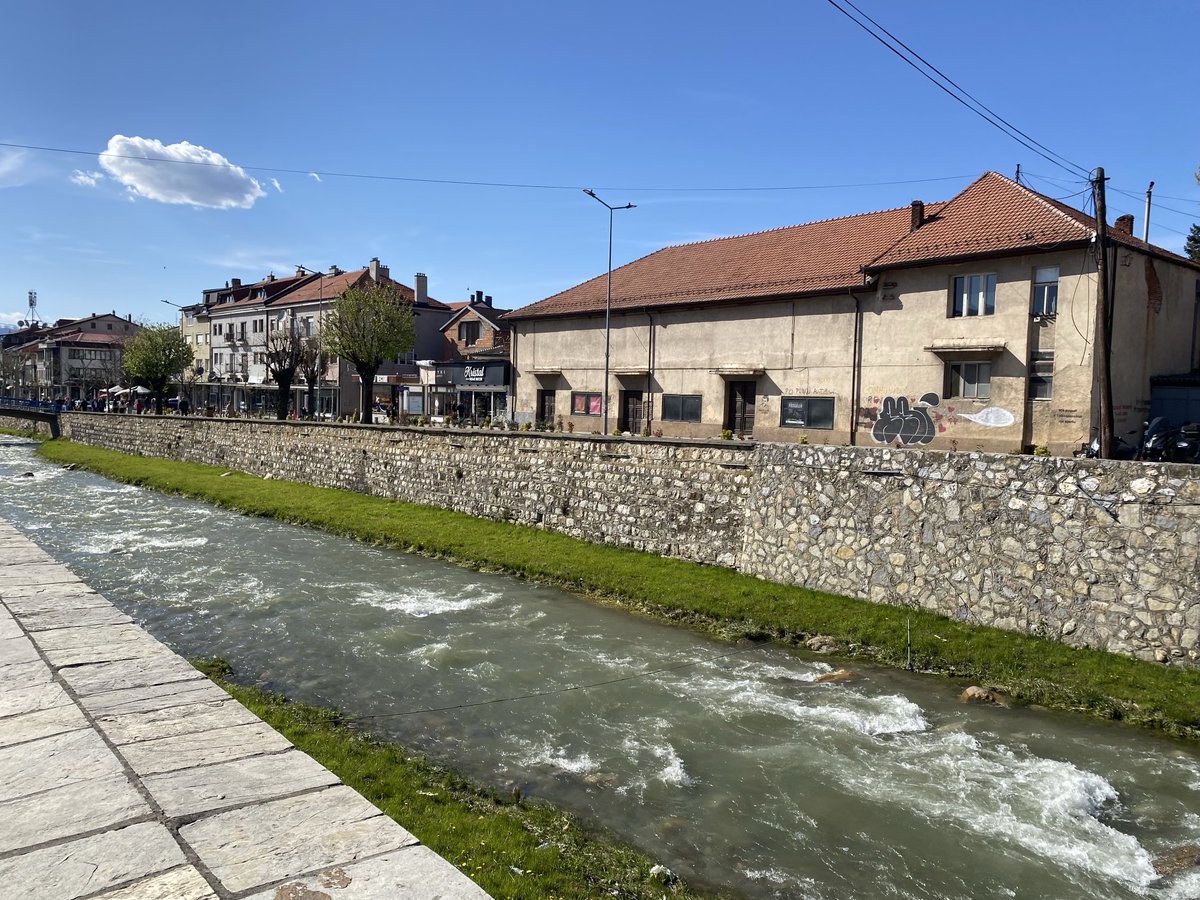 DNdrenika's tweet photo. Prizren, Prill 2025. Aty ku ngjitur rrinë kisha dhe xhamia😔 https://t.co/H9stTtHMMS