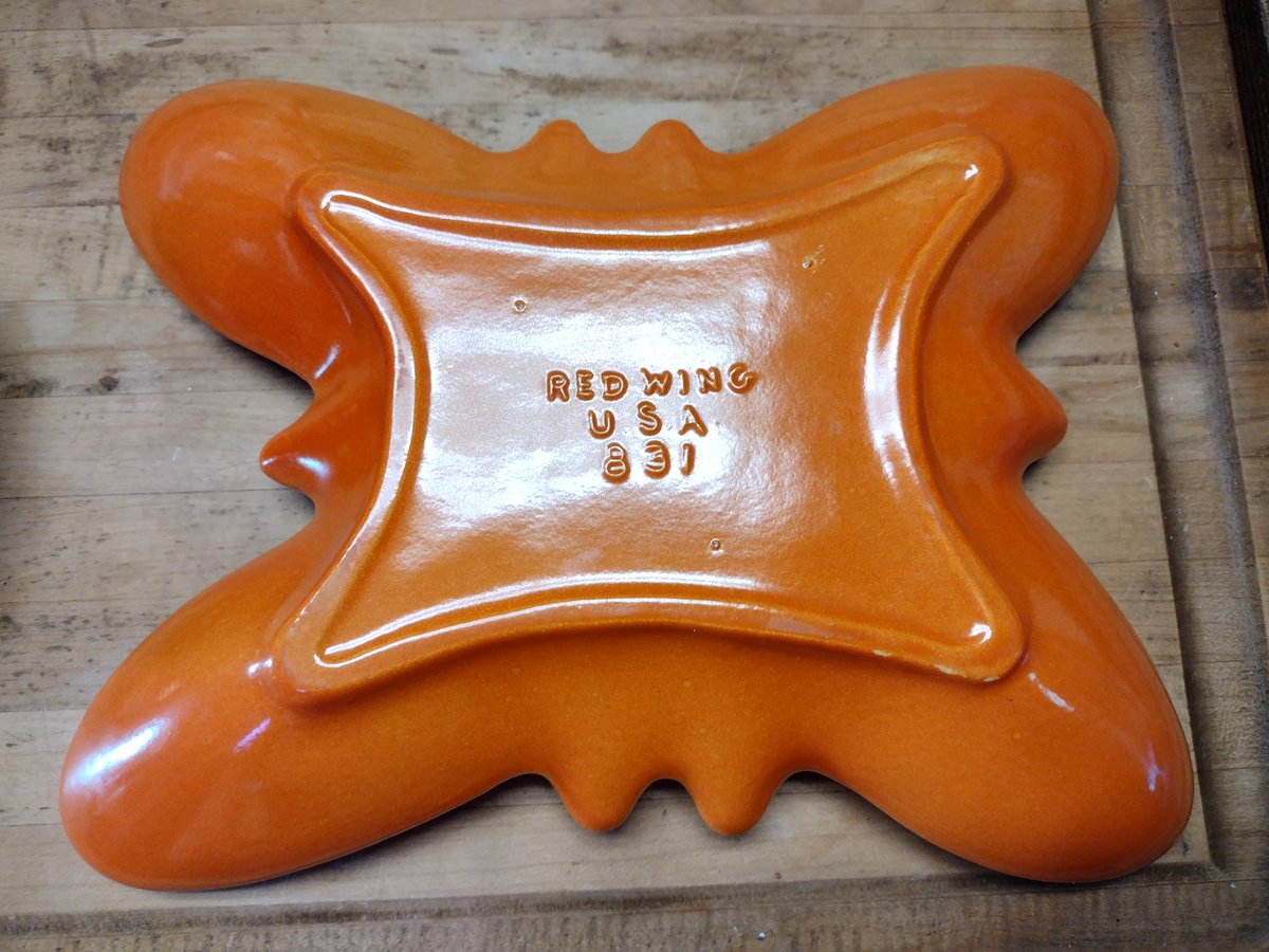 DannyFantod's tweet image. Wife found these old ceramic ashtrays. One of them is hobby made from an Atlantic mold. The other is by Redwing! I quit smoking long ago and Beth never started. But we&apos;ve collected a lot of smoking related items. 
#Vintage #Pickers #Smoking