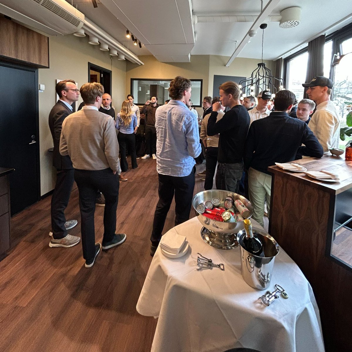 Förra veckan anordnade vi i <a href="/UA_Goteborg/">Unga aktiesparare Göteborg</a> ett exklusivt företagsbesök hos Clearwater - Sweden 🌟

Under kvällen fick 20 utvalda studenter möjlighet att mingla med teamet på Clearwater för att knyta kontakter och lyssna på en bolagspresentation.