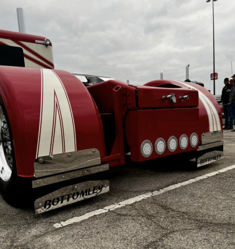 CustomsIowa's tweet image. #IowaCustoms Rear Center Panels deliver top-tier quality with a reinforced Gusset System and gasketed back plate to keep out rain and road grime. Multiple configurations available - lights not included. 

Contact Your Dealer » tinyurl.com/mr2njwcc

#DrivenToBeBold
#Trucking