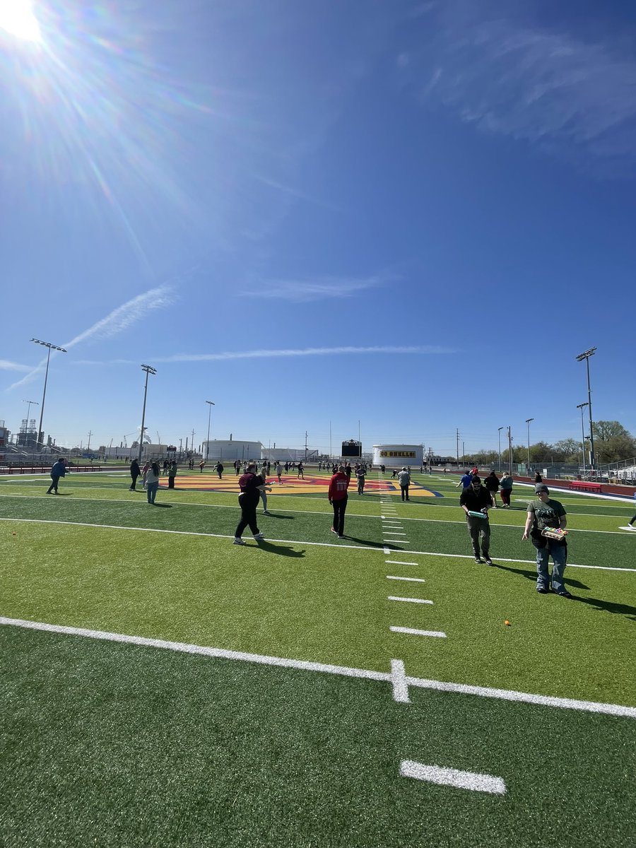 RHS_Shells's tweet photo. Great way to head into spring break! RHS Student Council sponsored today’s Easter Egg Hunt! Thank you to everyone who donated prizes! All proceeds benefit Relay for Life #ShellsGiveBack @NatStuCo #NCOE25 https://t.co/zAtJhD8CUH
