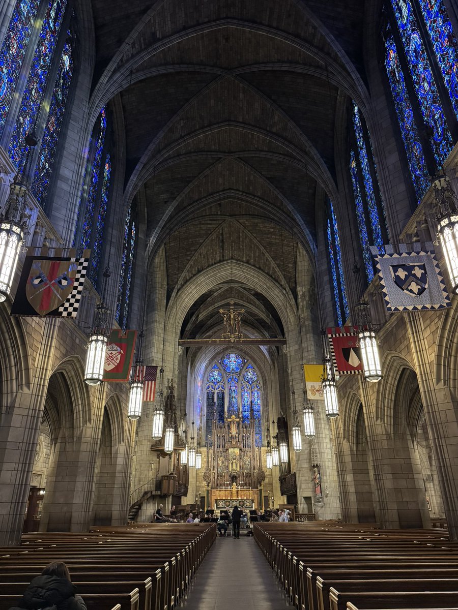 Edwart_76's tweet photo. The charming religious art of New York City. #NYC #HolyWeek #art #USA #Manhattan https://t.co/IjI5rx9Swj