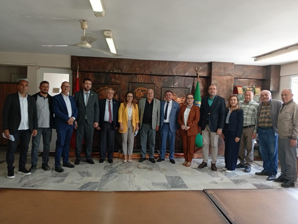 iyiparti35_'s tweet photo. İl Başkanımız Sn.Ülkü Doğan, Ödemiş İlçe Başkanımız Sn. İbrahim Kaya beraberinde, Ödemiş Ziraat Odasına ziyarette bulunmuşlardır. Oda Başkanı Sn. Ahmet Kocaağa’ya misafirperverlikleri için teşekkür ederiz. 

#zi̇rai̇don #iklimyasası #iyitarımiyigelecek #çiftçimizinyanındayız https://t.co/ph9KlTUbtR