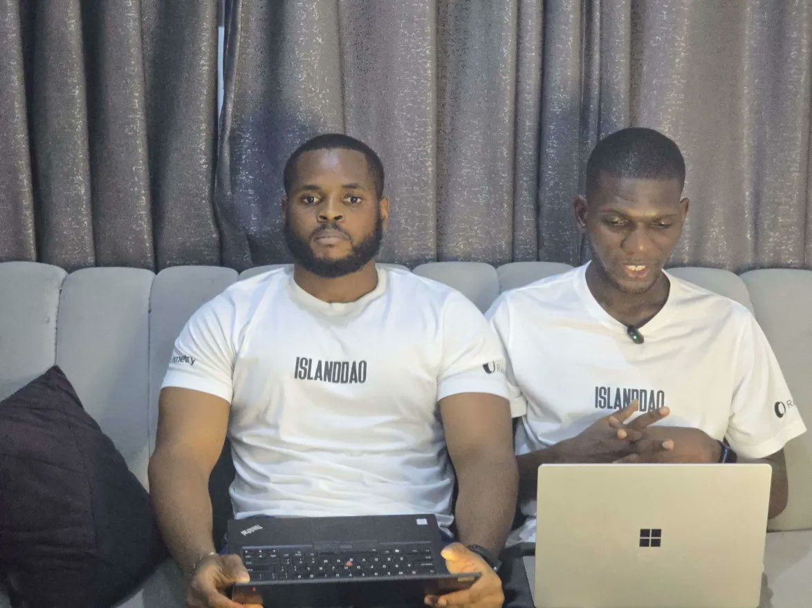 IslandDAO_NG's tweet photo. Day 1 of our web3 beginner bootcamp session!
we just kickstarted our first class for new prospects looking to onboard to Solana development
Here's a quick recap for those who missed it or would like to follow along 
1/5
🧵⏬ https://t.co/Pj5TNa1bUw