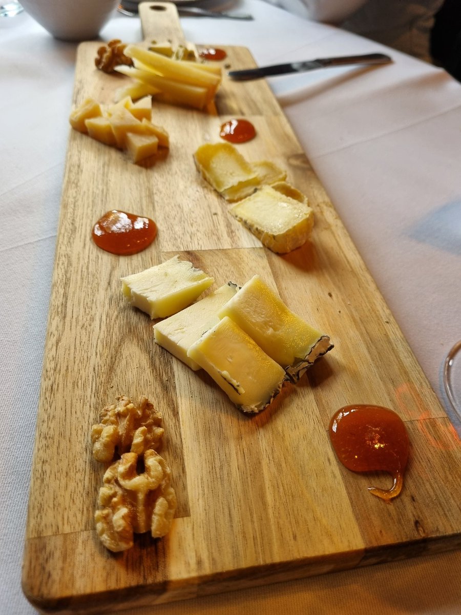 Quesos y Borgoña en #Ayantar