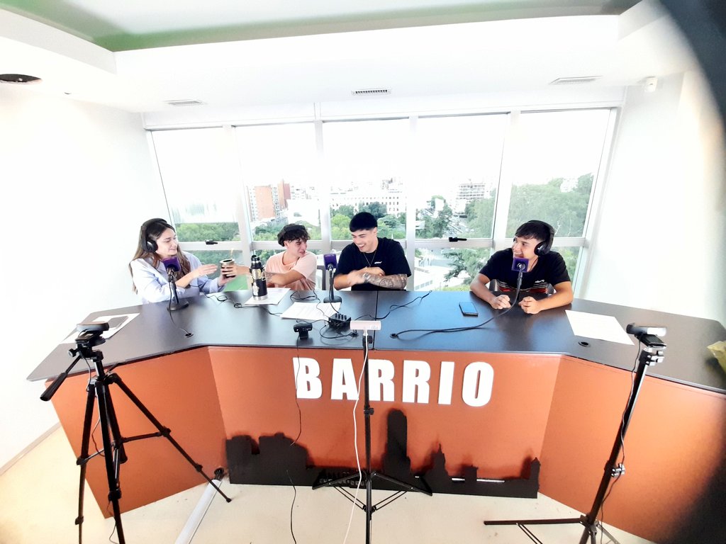 Hoy arrancó Barrio, un nuevo y hermoso proyecto. 
Desde Rosario para toda la Argentina federal, para el mundo. 

Sean todos ustedes muy bienvenidos. 

Youtube.com/@barriostream 
Instagram.com/@barriostream