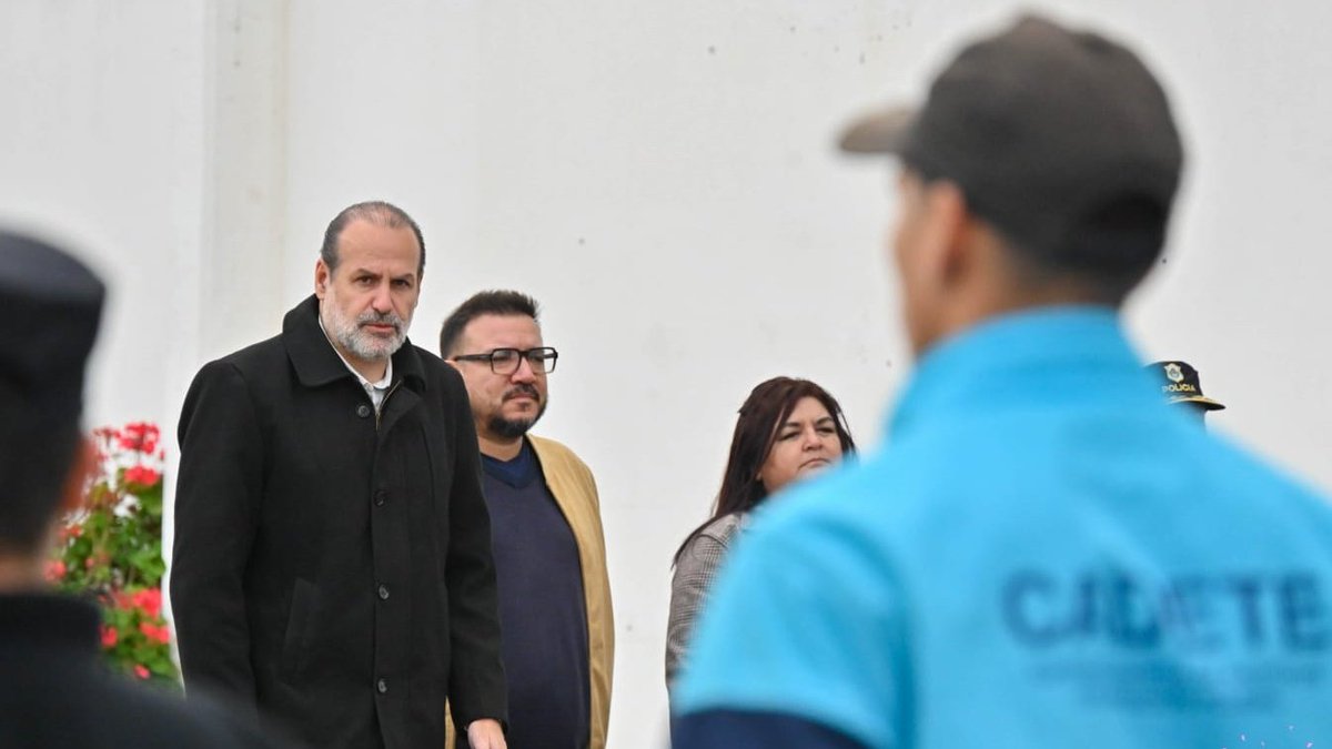 fsusbielles's tweet photo. Concurrí a la Escuela de Policía a agradecer a los cadetes, que están terminando su formación, por la tareas de rastrillaje y asistencia que desempeñaron luego de la inundación, y desearles lo mejor en su último día. https://t.co/QWCioP9izv