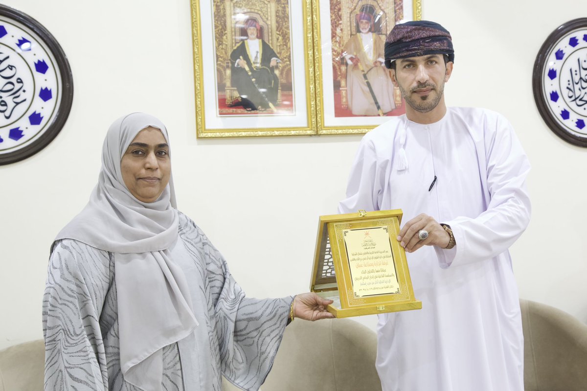 EduGovNsq's tweet photo. جزيل الشكر والتقدير لأكاديمية الخنجر الدولية لتنفيذها لهذا البرنامج الرائع، والشكر موصول لغرفة تجارة وصناعة عمان بإبراء لاستضافتها للبرنامج. https://t.co/EpurQfYBkw