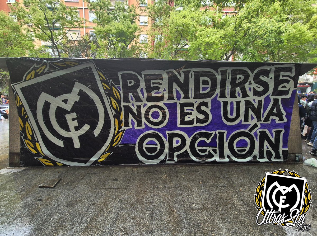 ¡Rendirse nunca es una opción Real Madrid!
#UltrasSur #SiempreFieles #UCL