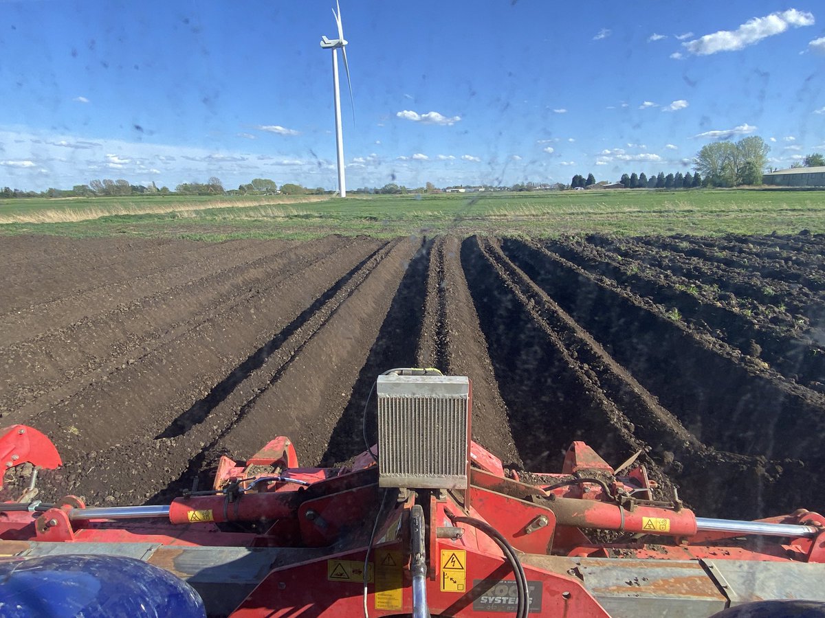 Potatoes Planting has begun🥔 I’m planning to do a more detailed posts and videos on how we plant potatoes with a look at all the equipment used so look out for them!, Also a daily update on progress is on the YouTube! 👨‍🌾