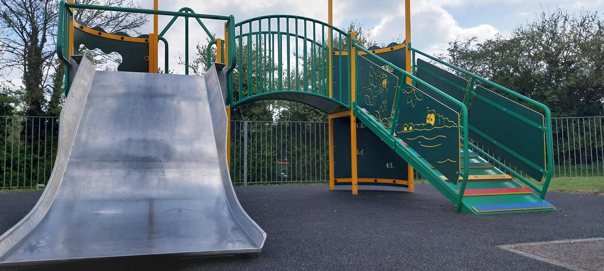 HarlowCouncil's tweet photo. 🛝 As part of our mission to renew our neighbourhoods we‘re upgrading playgrounds for local families

One of the playgrounds to undergo an upgrade earlier this year was Barn Mead after the previous equipment was sadly vandalised 

Photos of the new playground 👇 https://t.co/j6ofVAkvyj