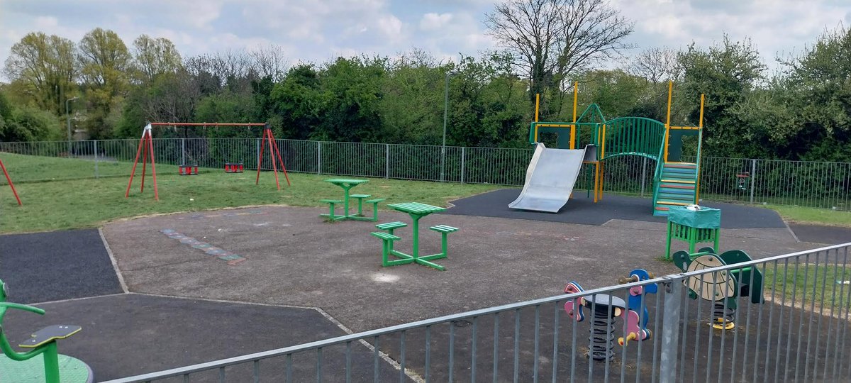 HarlowCouncil's tweet photo. 🛝 As part of our mission to renew our neighbourhoods we‘re upgrading playgrounds for local families

One of the playgrounds to undergo an upgrade earlier this year was Barn Mead after the previous equipment was sadly vandalised 

Photos of the new playground 👇 https://t.co/j6ofVAkvyj