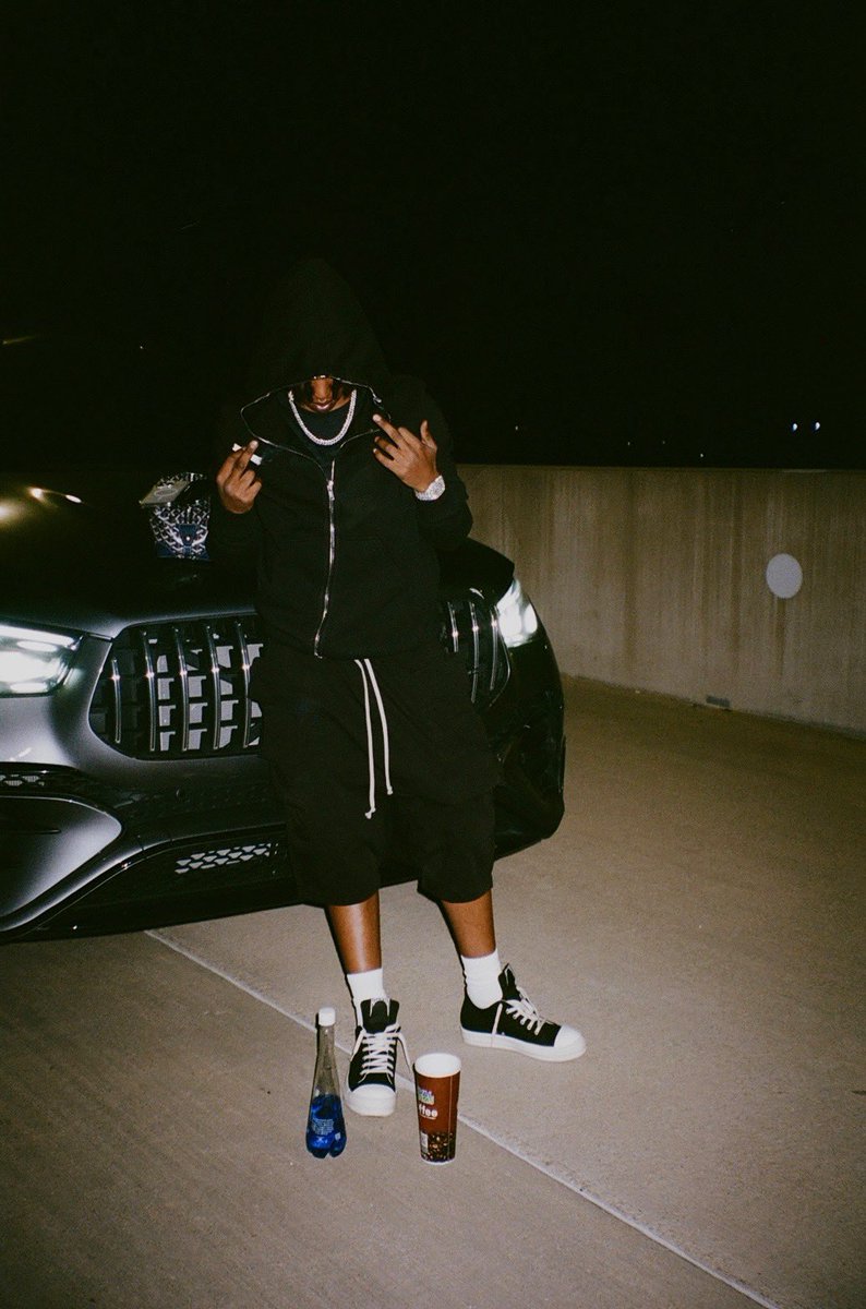 utradar_1's tweet photo. I Den fucked around passed Ones I idolized without competition on my intentions 🖤✨ https://t.co/JYLE20nC9j