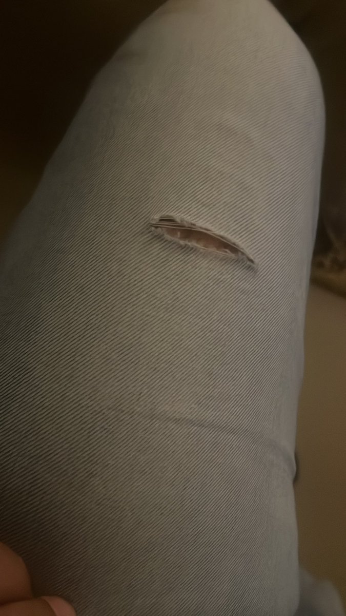ichyousef's tweet photo. @AEO The American Eagle product didn’t even last 3 months of regular use. It tore quickly and the quality is extremely poor compared to the price. It’s clear that the brand name has become more important than actual quality, and the constant promotions on their products now make https://t.co/lxUd5FXVfW