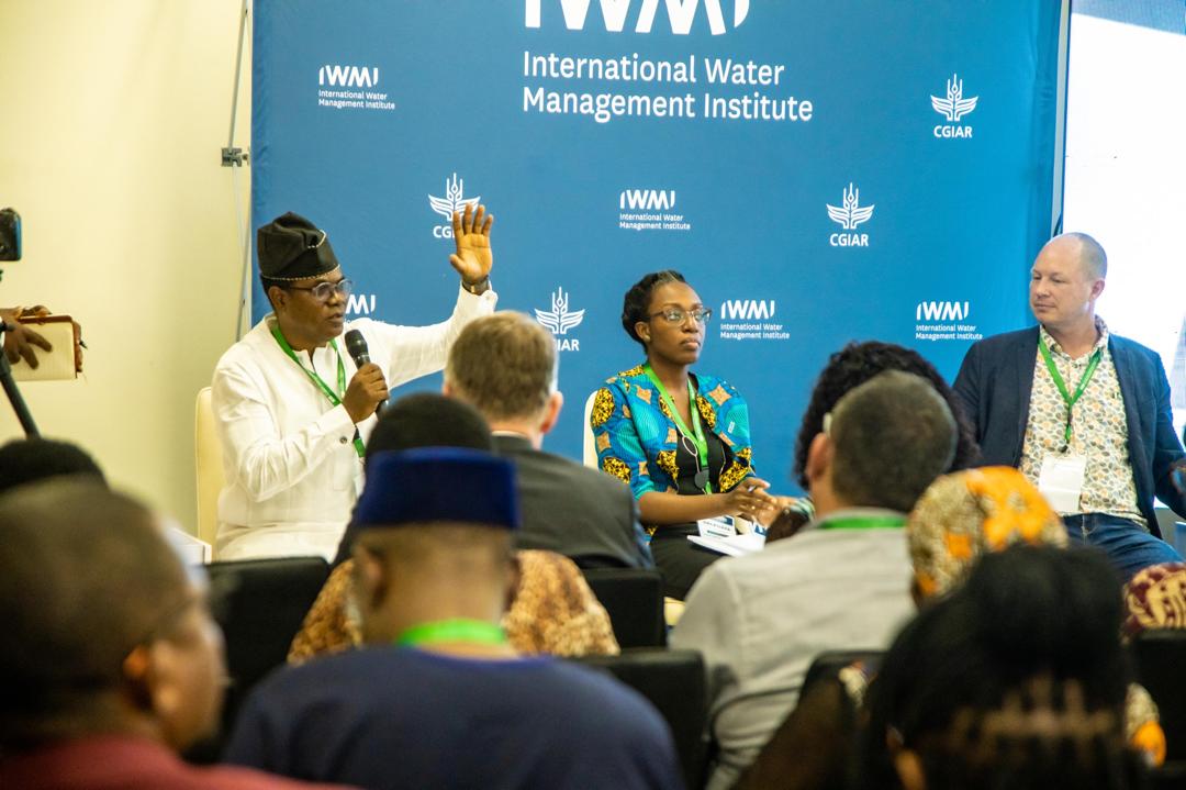 🛰️SESSION RECAP: At #ARCID2025, the Digital Water Solutions for Africa (#DIWASA) initiative showed how tech is transforming irrigation:

🌊 Smart discharge monitoring 
🛰️ Earth observation &amp; hydrologic modeling 
🌾 Seasonal efficiency tools 
📲 User-friendly decision platforms