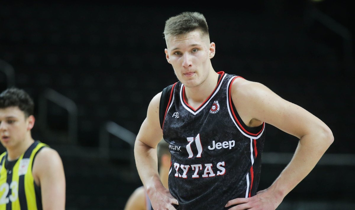 BoxAndOne_'s tweet image. 🔥Azuolas Tubelis, diamante lituano en Rytas Vilnius🔥

El ala-pívot de 2,06 m y 111 kg, tras un sólido paso por la NCAA (Arizona) y Summer League NBA, ha encontrado su sitio en Europa. Con su físico imponente y madurez táctica impropia de su edad, es mucho más que una promesa.