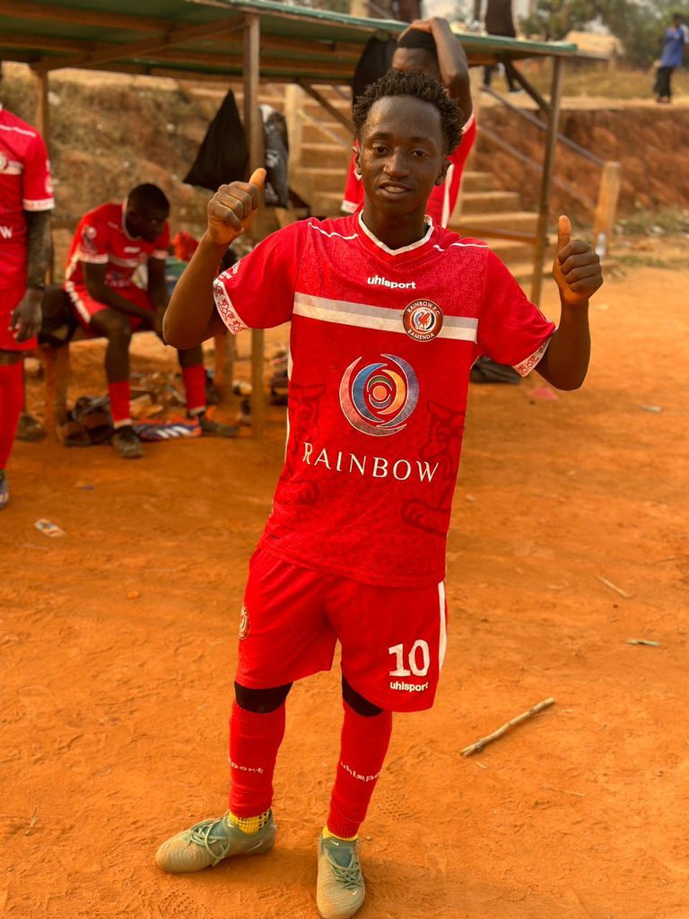 Kosi_foottalk's tweet photo. Ngwabuh Godric gifts himself on his birthday with a goal 

Godric scored one of the goals as Rainbow FC beat  Abakwa SA by 3-1

Happy birthday Godric ⚽️🎂🍾🥂

#rainbowfc #NWRFL #fecafoot #happybirthday https://t.co/DN0oIdYsP8