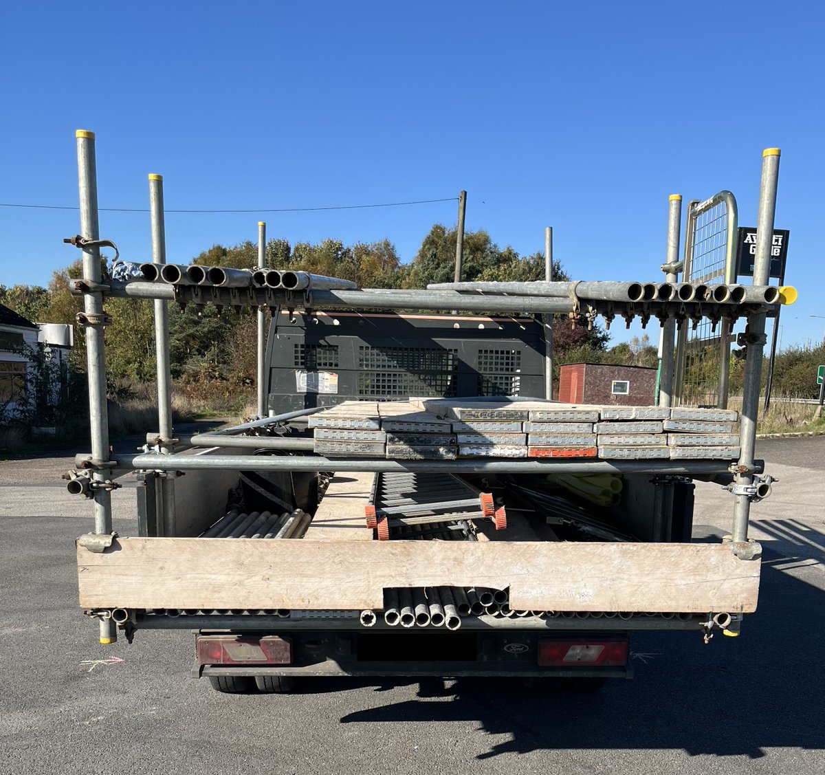 DVSAEnforcement's tweet photo. Court Result from #KingsLynn #Norfolk👇
Light goods vehicle overloaded❌
Referred to Court✅
Successfully prosecuted✅
Driver Fined: £7️⃣4️⃣0️⃣
Operator Fined: £9️⃣8️⃣9️⃣
#DVSA #SaferRoads #Overloaded #CourtResult #TooHeavy https://t.co/wPQcKNAGKj