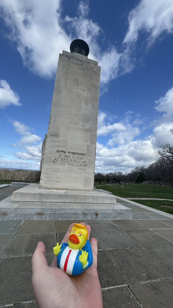 TYLERNOL_R's tweet photo. #TrumpDuck got a full view of the Gettysburg battlefield! What a scene! It was windy and he almost fell off! Lots of fun memories made. Cool monuments too. https://t.co/KzJy98mTk8