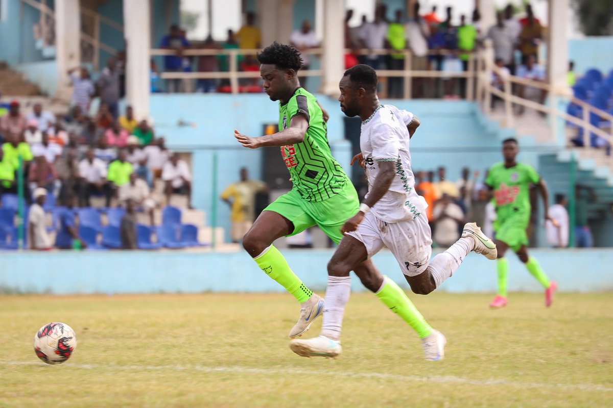 GoldStarsSc's tweet photo. ⏰ || Second half underway  👊🟡🟢

Bechem United FC 0️⃣—1️⃣ Bibiani GoldStars SC
⚽️32’ Ronald Frimpong 

#GhanaPremierLeague #bechemgoldstars #Midweekaction https://t.co/wBYWLCDyPr