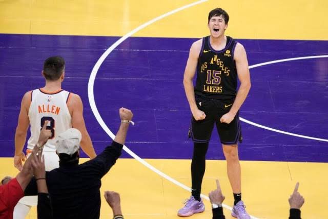 TheKidLakerBR's tweet photo. O Lakers tem a OBRIGAÇÃO de trazer uma city edition preta temporada que vem.

Precisamos de Austin Reaves, Luka Doncic e LeBron James vestindo preto.

Suprassumo da AURA. https://t.co/SOky8lXLX4